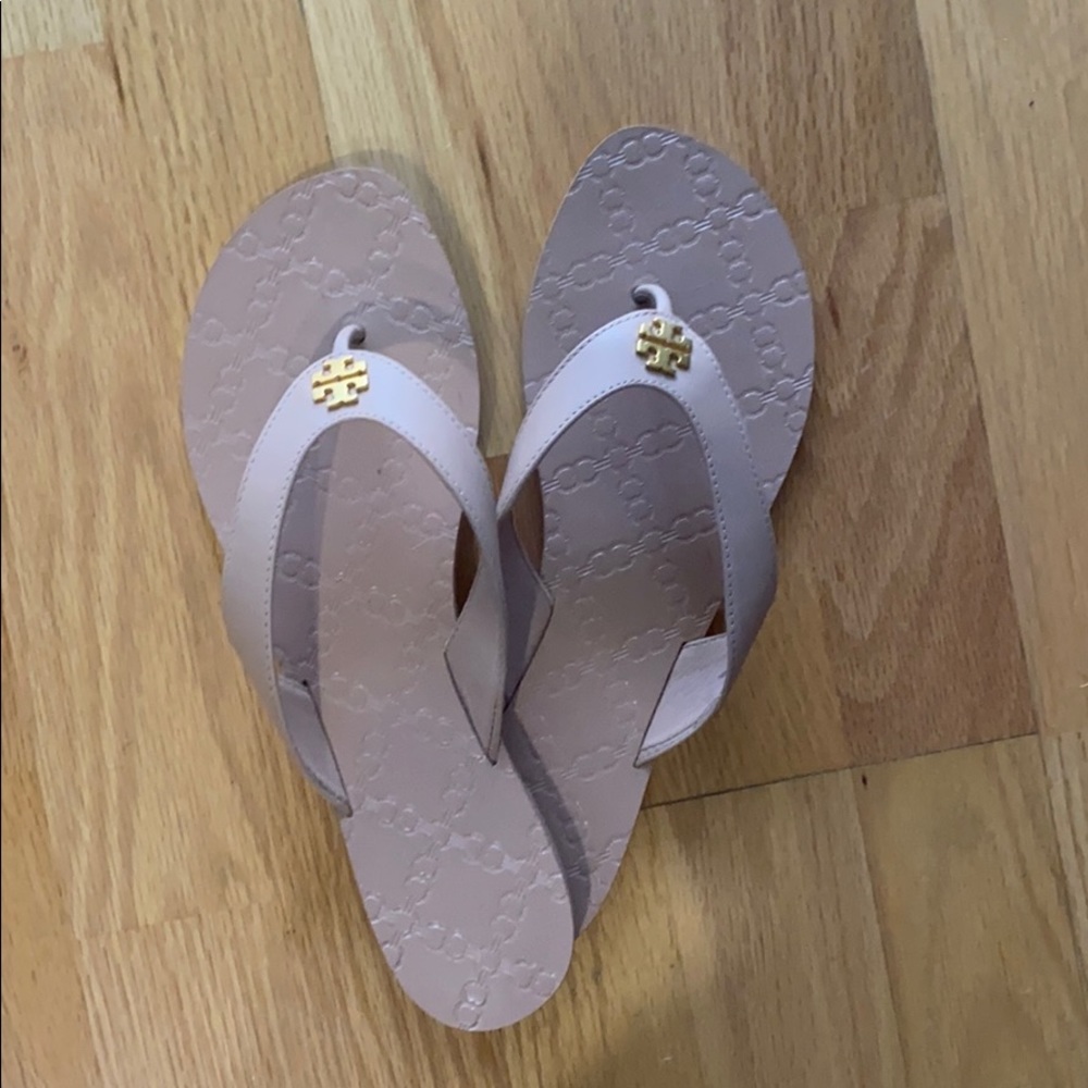 Tory Burch Thora sandal. Was given wrong size.
